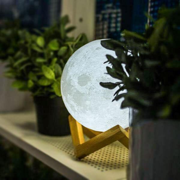 Lua Luminária 3D (com Stand em Madeira)